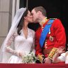 Le baiser de la Princesse Catherine et du Prince William à Buckingham Palace le 29 avril 2011