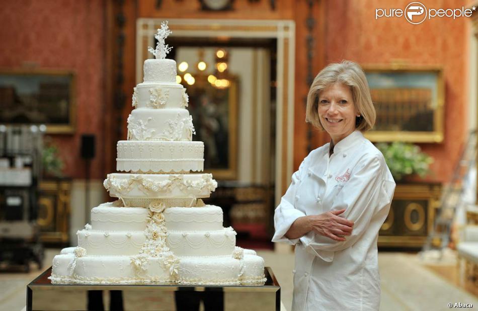 A Buckingham Apres L Arrivee Des Maries La Patissiere Fiona Cairns A Devoile Le Gateau Confectionne Pour Les Maries Le 29 Avril 11 Purepeople