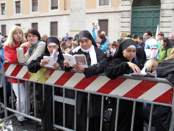 Plus d'un million de fidèles se sont rassemblés dans les rues de Rome pour la béatification du Pape Jean-Paul II le 1er mai 2011