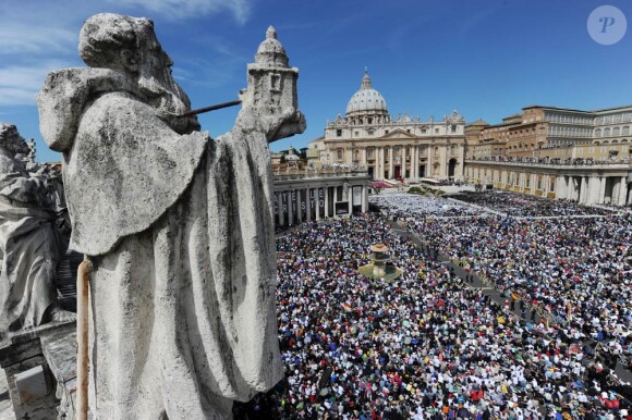 Des millions de fidèles rassemblés sur la place Saint Pierre lors de la cérémonie de béatification du pape Jean-Paul II à Rome le 1er mai 2011