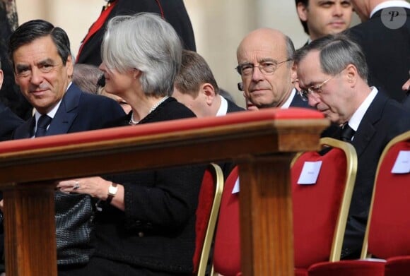 Le premier ministre François Fillon et sa feme Pénélope, le ministre des affaires étrangères Alain Juppé et le ministre de l'intérieur Claude Guéant lors de la cérémonie de béatification du pape Jean-Paul II à Rome le 1er mai 2011