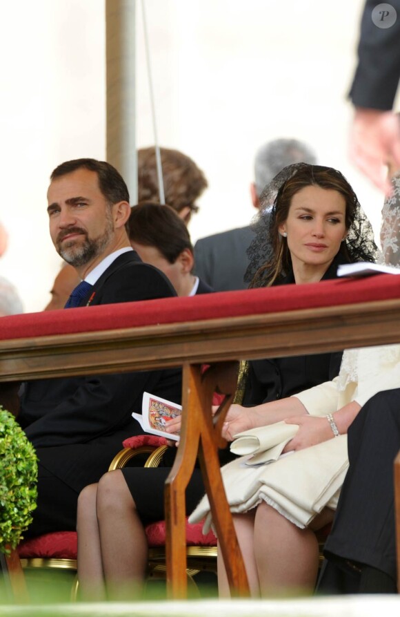 Le Prince Felipe et la Princesse Letizia d'Esapgne lors de la cérémonie de béatification du pape Jean-Paul II à Rome le 1er mai 2011