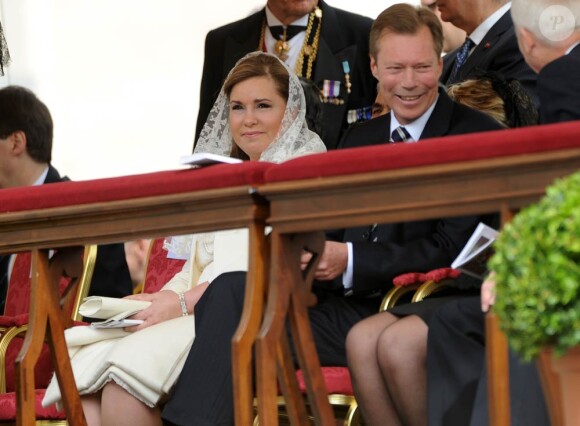 Le grand-duc du Luxembourg Henri et son épouse la grande-duchesse Maria Teresa lors de la cérémonie de béatification du pape Jean-Paul II à Rome le 1er mai 2011
