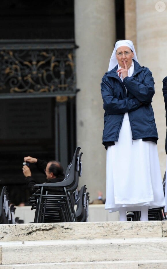 Soeur Maire Simone-Pierre, guérie inexplicablement de la maladie de Parkinson par le pape Jean-Paul II et à l'origine de sa béatification à Rome le 1er mai 2011