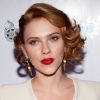 Pour sa nouvelle vie, Scarlett a voulu marquer le coup. Et elle est redevenue rousse