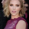 Scarlett Johnasson lors des Oscars 2011, avec une coupe délicieusement wavy