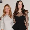 Liv Tyler et Stella McCartney posent pour célébrer l'ouverture de la boutique cette dernière dans le grand magasin Saks Fith Avenue à New York, le 4 mai 2011
New York, 4 mai 2011