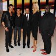 Adriana Karembeu entourée de Bernard Montiel, Magloire, Baptiste Giabiconi et Donmiqie Damien Réhél lors de l'ouverture du Festival international des jeunes créateurs de mode de Dinard, le 6 mai 2011