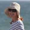 Marcia Cross et ses jumelles Eden et Savannah passent du bon temps à la plage à Santa Monica, Los Angeles, le 22 avril 2011.