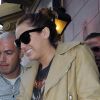 Miley Cyrus se rend au restaurant Plaza Mayor avec sa maman Tish, lundi 9 mai, à Buenos Aires, en Argentine.