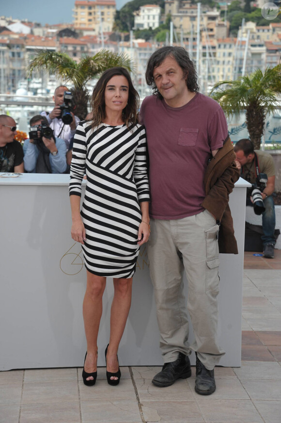 Elodie Bouchez et Emir Kusturica (président) lors du photocall du jury de la section Un Certain Regard au festival de Cannes le 12 mai 2011