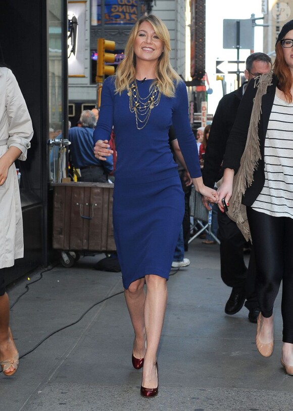 Ellen Pompeo est ravissante dans sa robe bleu roi. Une merveille ! New York, 12 mai 2011