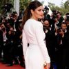 Cheryl Cole face aux photographes. Un exercice qu'elle connaît bien. Elle est époustouflante de beauté pour la montée des marches du 64e Festival de Cannes le 13 mai. 