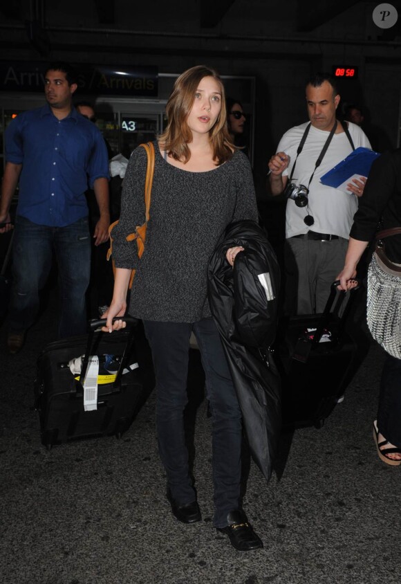 Elizabeth Olsen arrive à l'aéroport de Nice, le 14 mai 2011.