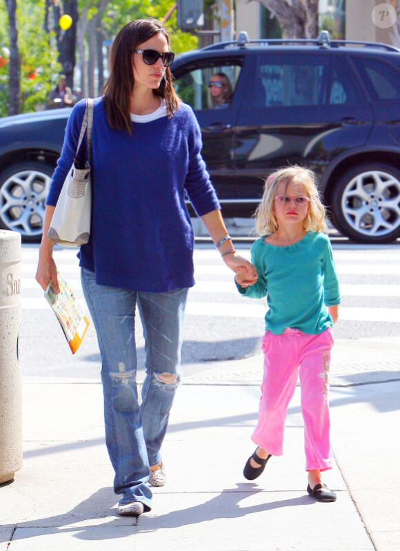 Jennifer Garner et sa fille Violet dans les rues de Santa Monica, Los Angeles, le 11 mai 2011