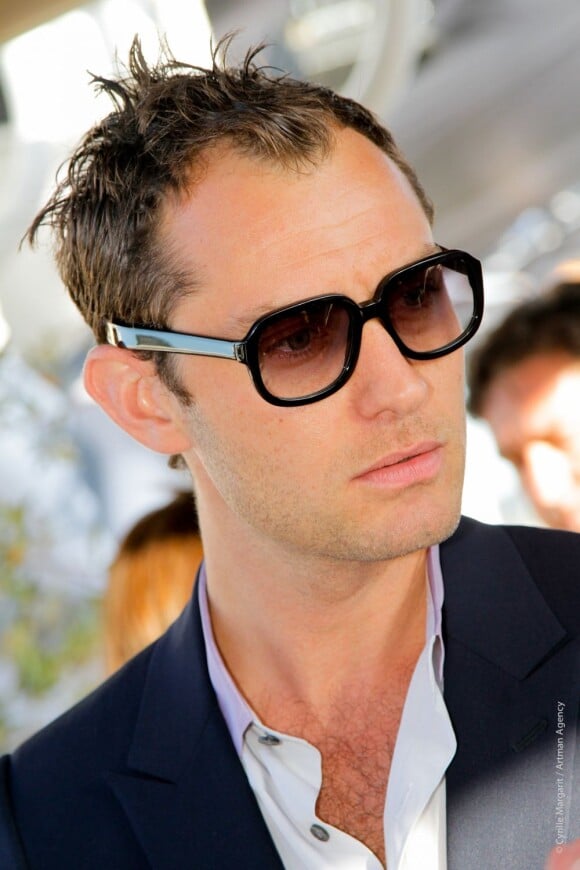 Jude Law sur la Nikki Beach à Cannes - mai 2011