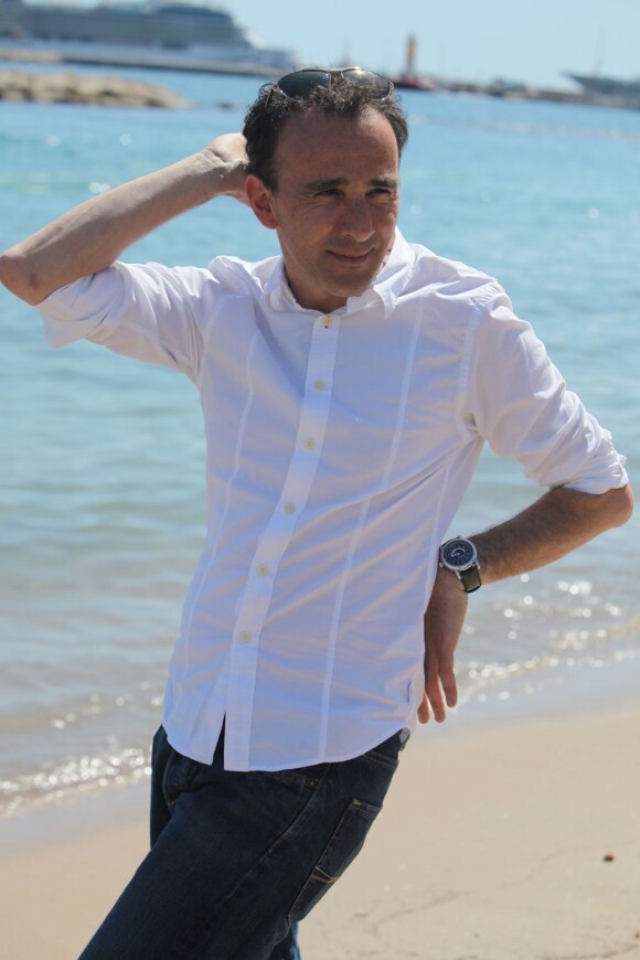 Elie Semoun sur la plage du Majestic 64 à Cannes le 15 mai 2011