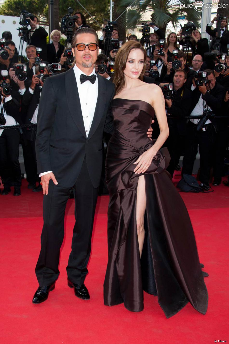 Brad Pitt Et La Sublime Angelina Jolie Lors De La Montée Des Marches De The Tree Of Life Dans 