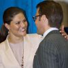 La princesse Victoria de Suède et son mari le prince Daniel entamaient le 19 mai 2011 une visite officielle de trois jours sur les lieux de l'enfance de Daniel, à Ockelbo, dans le centre-ouest du pays. La ferveur populaire était au rendez-vous pour le retour du fils prodigue !