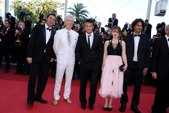 Paolo Sorrentino, David Byrne, Sean Penn, Eve Hewson et Liron Levo pour la montée des marches de This must be the place de Paolo Sorrentino, à Cannes, le 20 mai 2011.