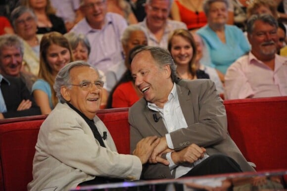 Bernard Pivot et Fabrice Luchini lors de l'enregistrement de Vivement dimanche le 25 mai 2011 (émission diffusée sur France 2 le 19 juin)