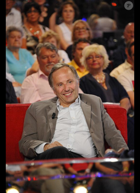Fabrice Luchini lors de l'enregistrement de Vivement dimanche le 25 mai 2011 (émission diffusée sur France 2 le 19 juin)