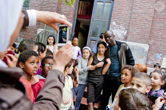 Lilian Thuram était en campagne contre le racisme dans une école de Bruxelles, le 25 mai 2011. Lors de son séjour, il aurait été victime de propos racistes dans un restaurant étoilé de la ville !