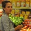 Jessica Alba fait quelques courses dans un supermarché de Beverly Hills, le 27 mai 2011.