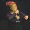 Laissez-moi encore chanter - Alys Robi reçoit le plus grand hommage de sa carrière par l'ovation qui lui est accordée, à l'occasion de la réouverture du Capitole de Québec en 1992.