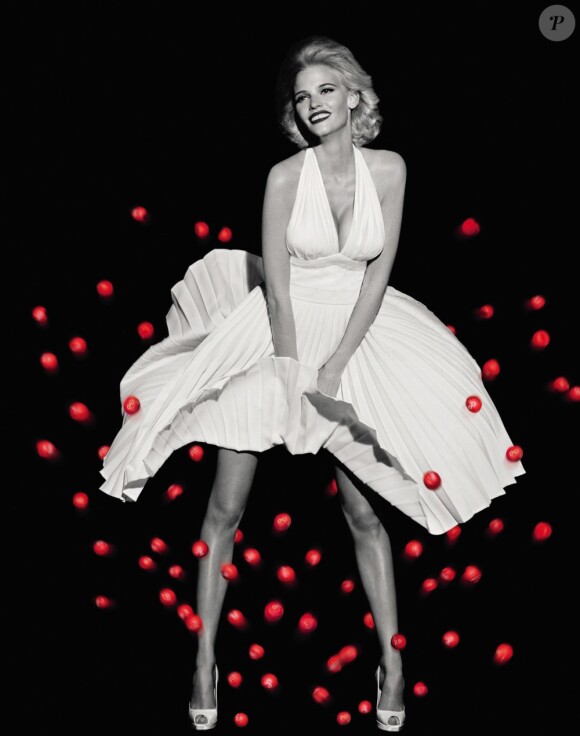 Lara Stone se métamorphose en Marilyn Monroe pour les besoins d'une pub. 1er février 2011