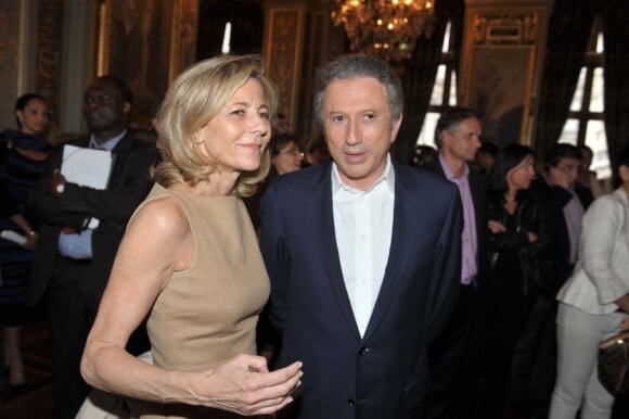 Claire Chazal et Michel Drucker lors du lancement de l'opération 2000 femmes pour 2012, à Paris, le 31 mai 2011.
