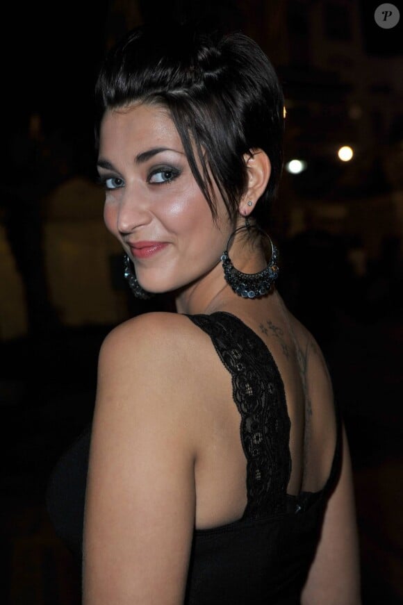 Sheryfa Luna a abandonné son look à la Diam's pour un style plus féminin. Cannes, 23 janvier 2010