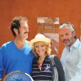 Christian Vadim, Julia Livage et David Brécourt lors du tournoi de Roland-Garros, le 2 juin 2011.