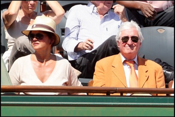 Jean-Loup Dabadie et son épouse Véronique au tournoi de Roland-Garros, le 2 juin 2011.