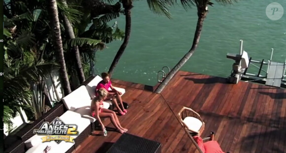 Julie et Caroline dans les Anges de la télé réalité : Miami Dreams, le vendredi 3 juin 2011 sur NRJ 12.