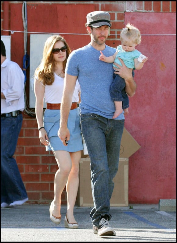 Amy Adams fait du shopping avec son fiancé Darren le Gallo et leur fille Aviana, le 28 mai 2011 à Los Angeles