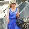 Kirsten Dunst apporte un délicieux vent d'été dans les rues de New York avec sa ravissante robe courte bleue et blanche. Le 8 juin 2011