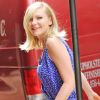 Kirsten Dunst apporte un délicieux vent d'été dans les rues de New York avec sa ravissante robe courte bleue et blanche. Le 8 juin 2011