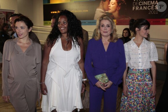 Aure Atika, Yasmina Torres, Catherine Deneuve et Audrey Tautou dans le cadre du Festival Varilux du Cinéma Français, au Reserva Cultura de Sao Paulo, au Brésil, le 9 juin 2011.