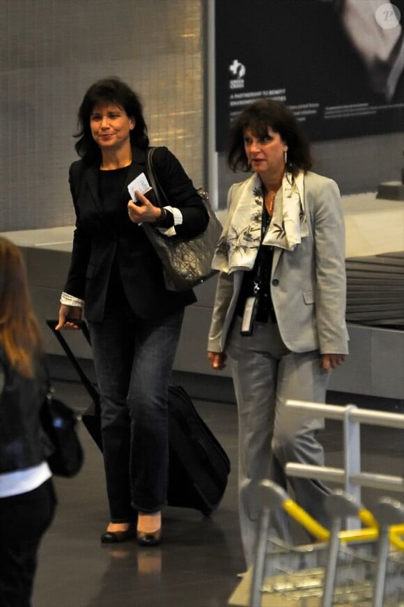 Anne Sinclair arrive à Paris, le jeudi 9 juin 2011.