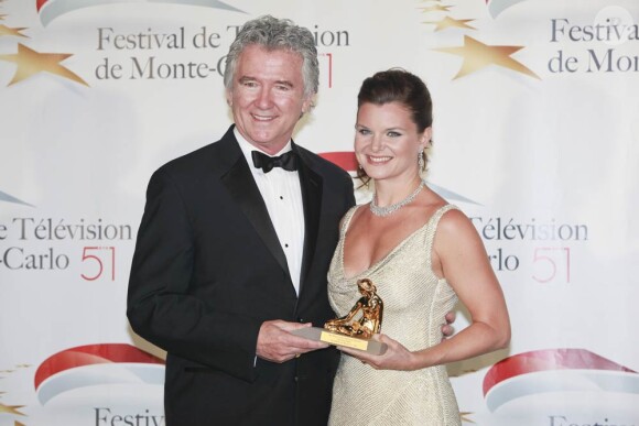Patrick Duffy et Heather Tom lors de la cérémonie de clôture du festival de télévision de Monte-Carlo, le 10 juin 2011.