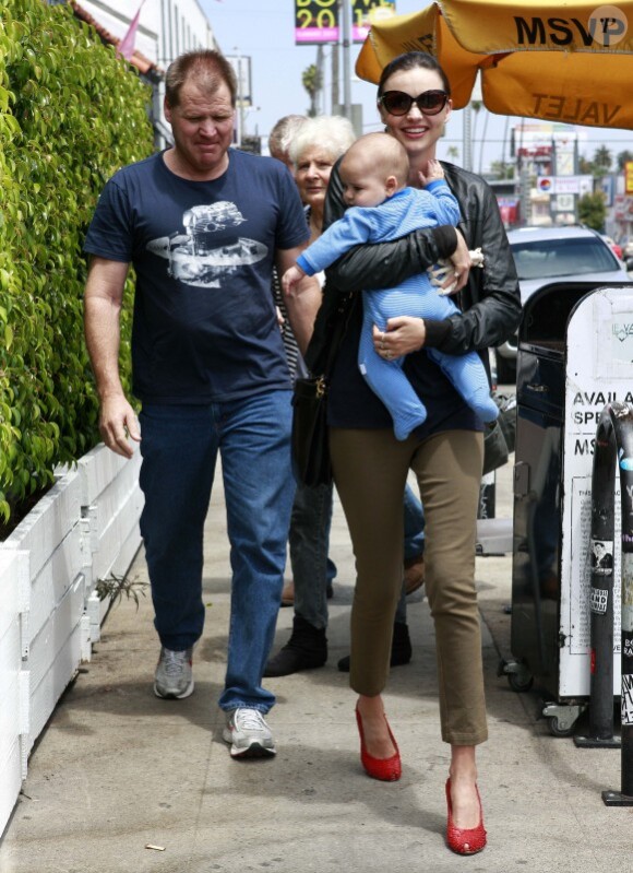 Miranda Kerr et son adorable fils Flynn dans les rues de Los Angeles en mai 2011