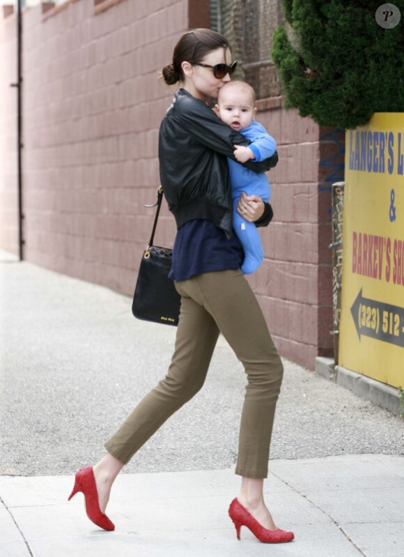 Miranda Kerr et son adorable fils Flynn dans les rues de Los Angeles en mai 2011