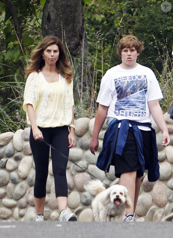 Maria Shriver est allée se promener avec son fils Christopher Schwarzenegger à Malibu le 11 juin 2011