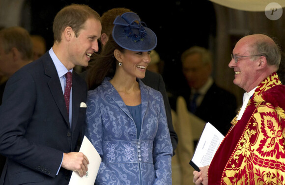 Les mariés Kate Middleton et le prince William quittent la chapelle Saint George le 12 juin 2011 à Windsor pour le 90e anniversaire du duc d'Edimbourg