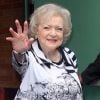 Betty White, en grande forme, sort de l'enregistrement de l'émission Good Morning America, à New York, le 13 juin 2011.