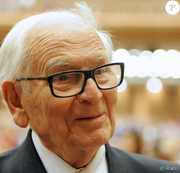 Pierre Cardin : Il se sépare aussi du célèbre Maxim's ! - Purepeople