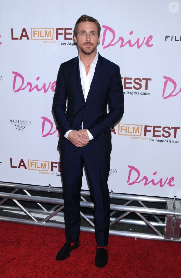 Le sexy Ryan Gosling avait tenté les chaussettes rouges sur le tapis rouge à la projection du film Drive pendant le Festival du film de Los Angeles, à Los angeles, le 17 juin 2011.