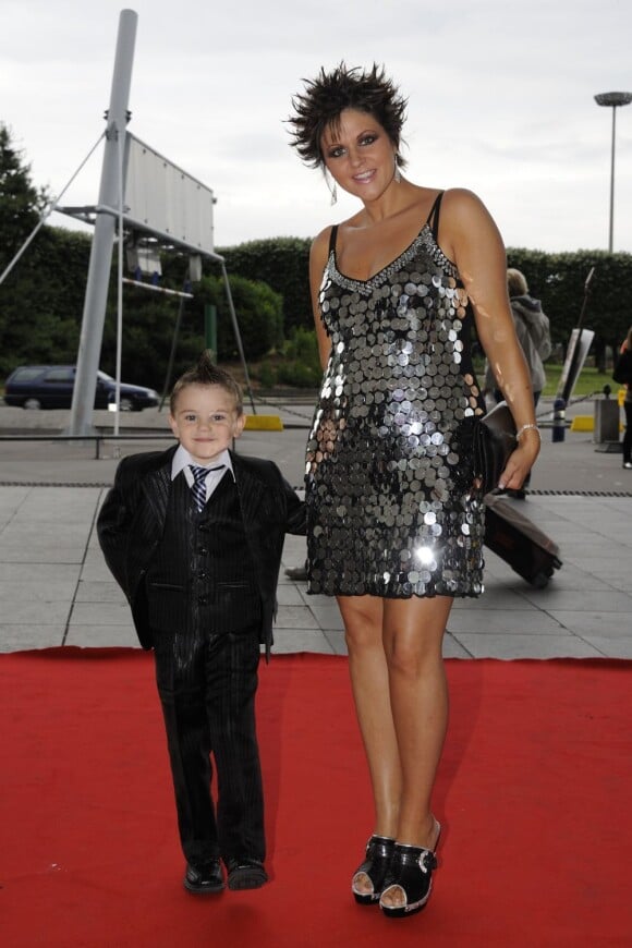 Cindy Sander et son fils Enzo, lors de la soirée de lancement officiel du clip Love is Love, au Palais Maillot, le 19 juin. 