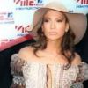 Waouh ! Jennifer Lopez mélange les styles jungle, dominatrice et first lady... Une perle inoubliable de ses fashion faux pas ! New York, 7 septembre 2001